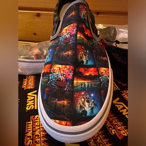 NWT Stranger Things Custom Off The Wall Slides Loafers - Picture 5 of 10